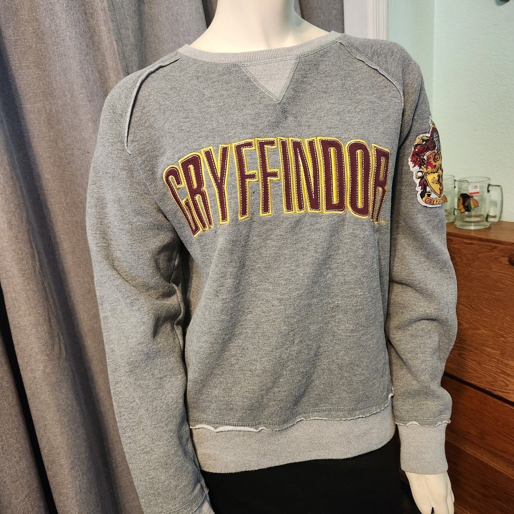 Gryffindor Sweatshirt, Universal Studios,‎ Harry Potter, Grey Crew Neck, size S